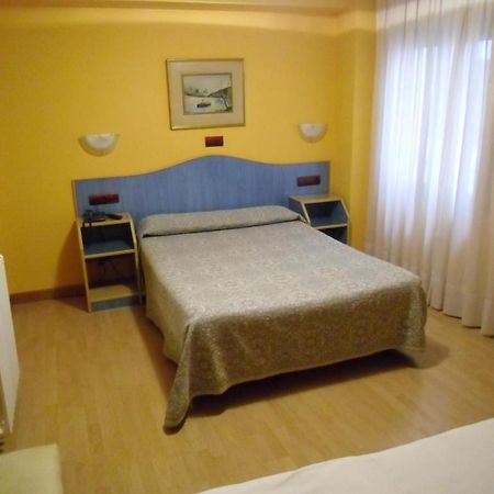 Hostal Don Suero León Esterno foto