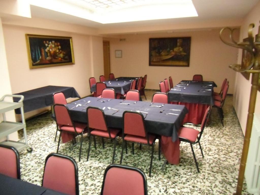 Hostal Don Suero León Esterno foto