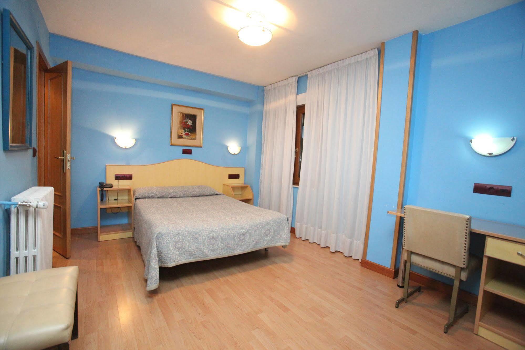 Hostal Don Suero León Esterno foto