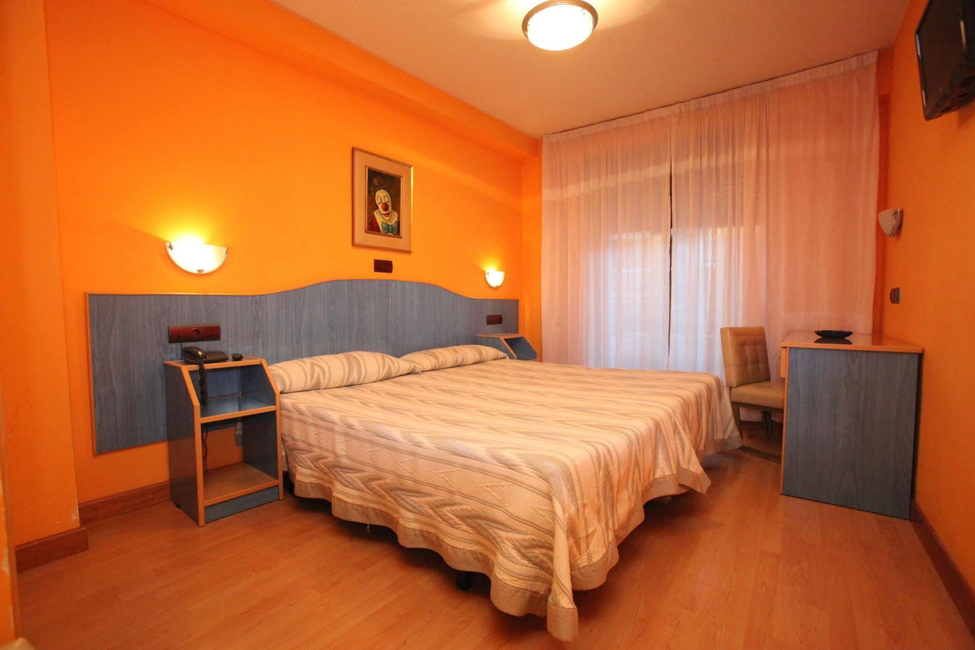 Hostal Don Suero León Esterno foto