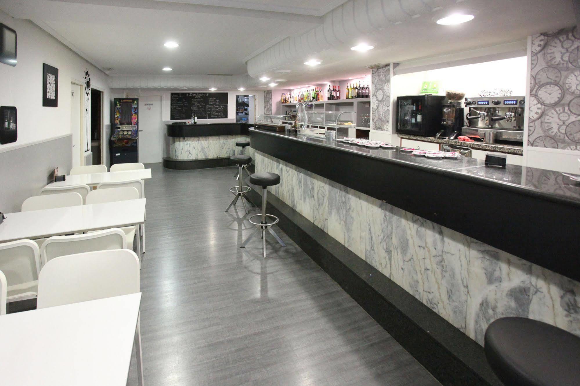 Hostal Don Suero León Esterno foto